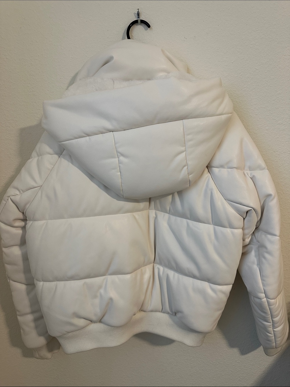ALO Yoga White Quilted Puffer Jacket with Hood - Picture 3 of 5